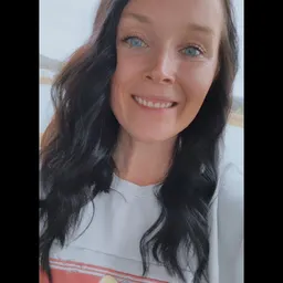 Kristen_loves_green