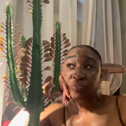 Cin_n_her_damn_plants